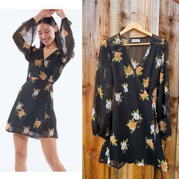 Black Floral Urban Outfitters Bleecker Sheer Long-Sleeve Wrap Dress 🌿 - Picture 1 of 10
